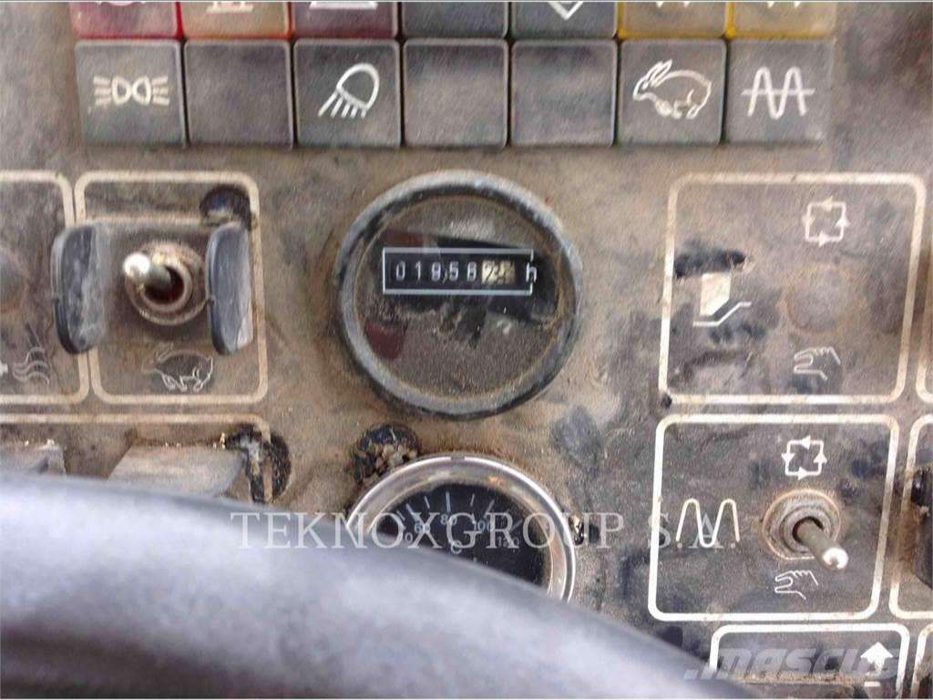 CATERPILLAR BB-740 CATERPILLAR BB-740