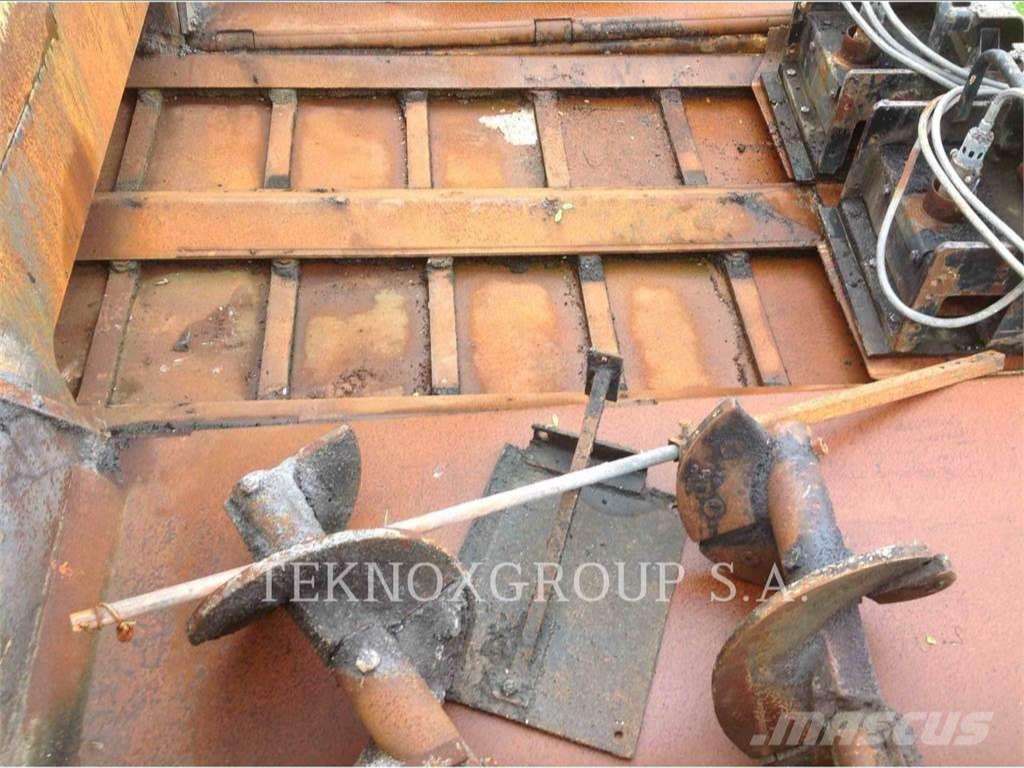 CATERPILLAR BB-740 CATERPILLAR BB-740