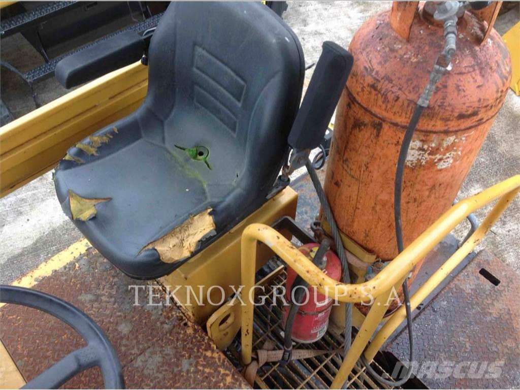 CATERPILLAR BB-740 CATERPILLAR BB-740