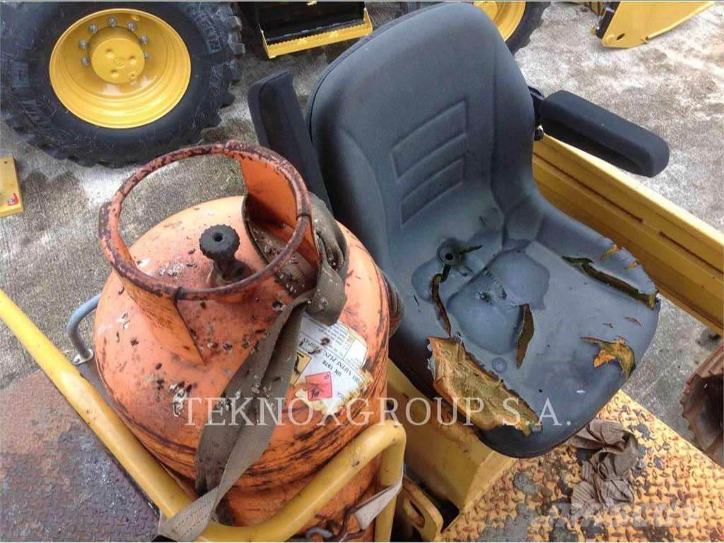 CATERPILLAR BB-740 CATERPILLAR BB-740