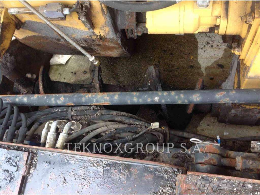 CATERPILLAR BB-740 CATERPILLAR BB-740